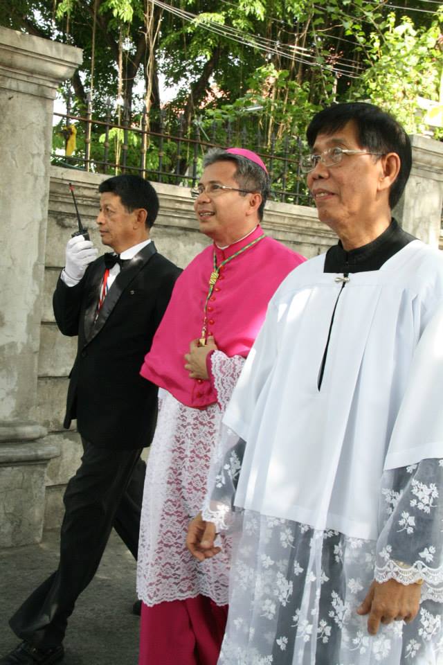 Welcoming Honors for Bishop Rey by the City Government (4)